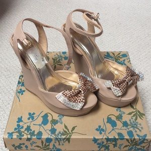 Nude Wedges
